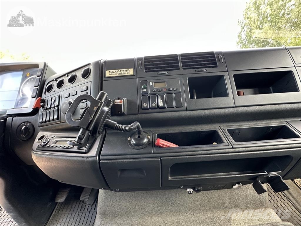 MAN 28.530 6X2-2 LL Chassis met cabine