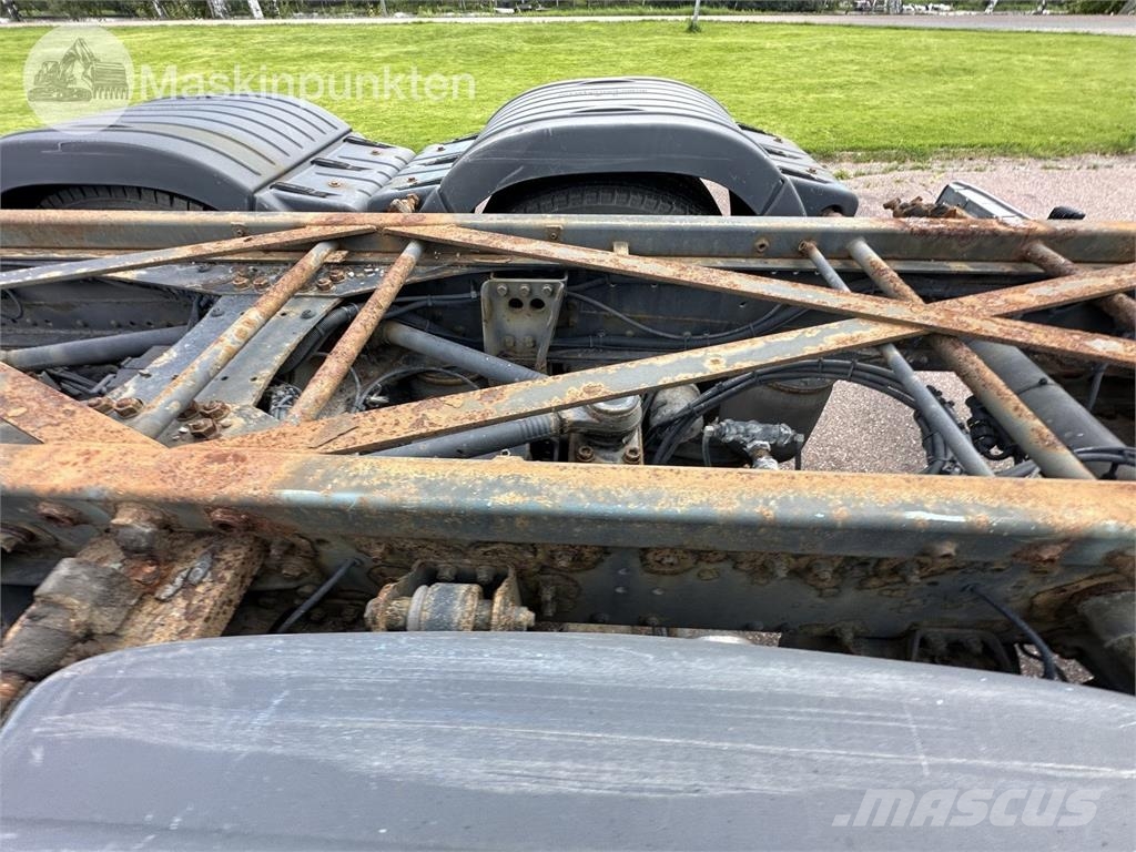 MAN 28.530 6X2-2 LL Chassis met cabine
