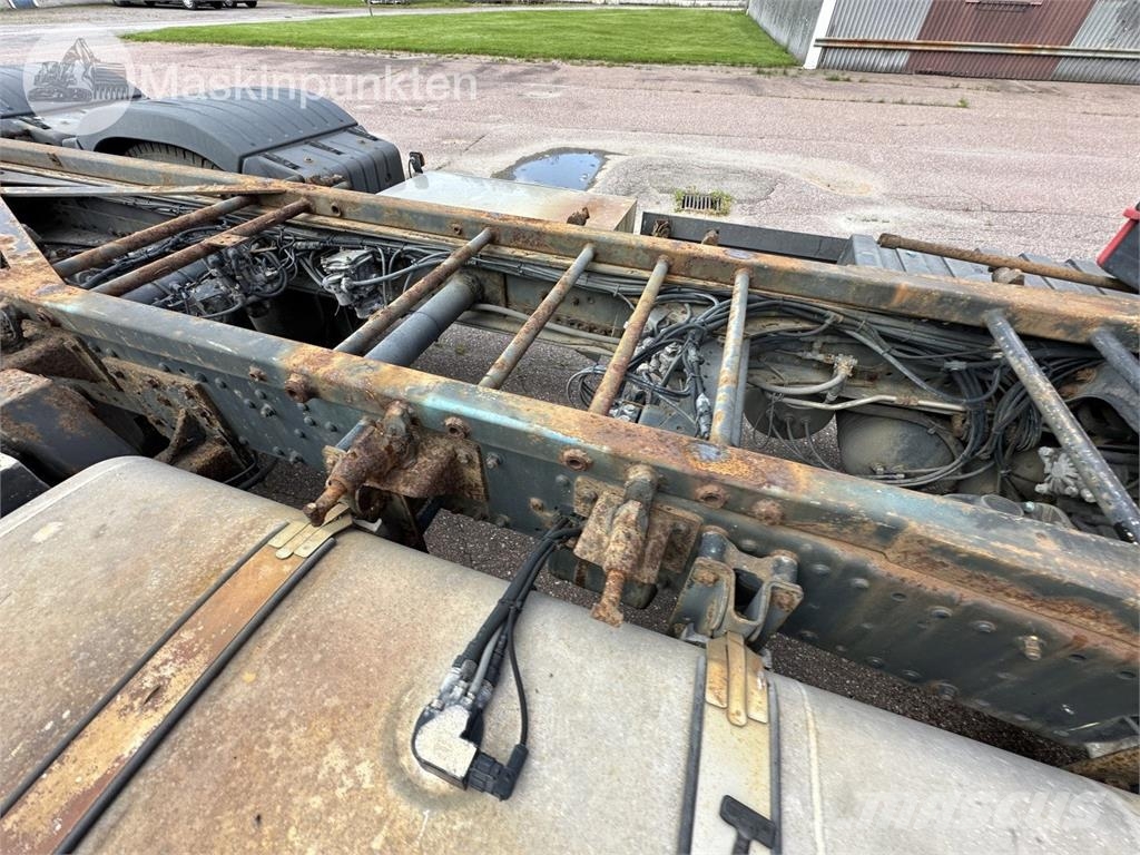 MAN 28.530 6X2-2 LL Chassis met cabine