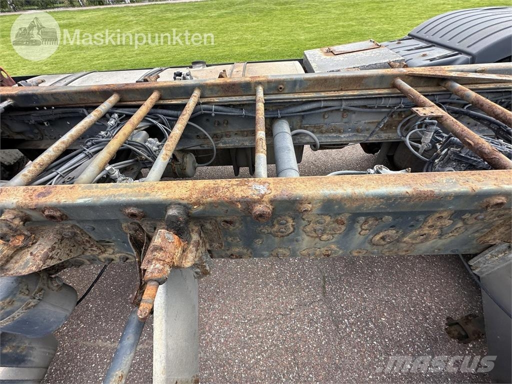 MAN 28.530 6X2-2 LL Chassis met cabine
