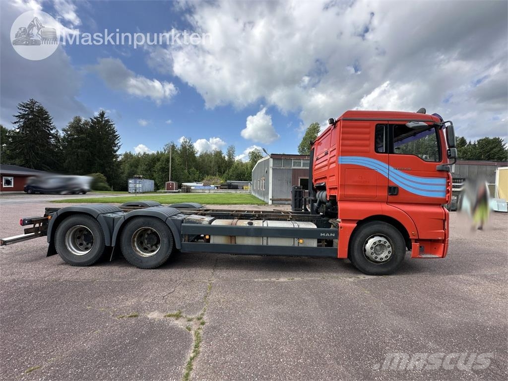MAN 28.530 6X2-2 LL Chassis met cabine
