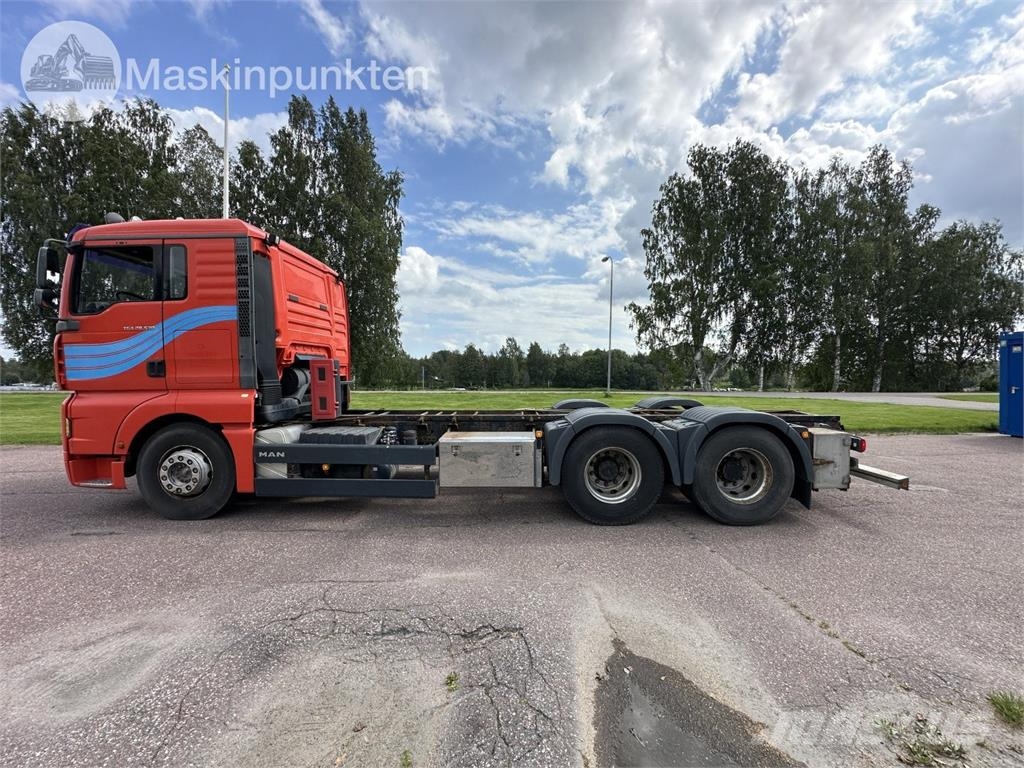 MAN 28.530 6X2-2 LL Chassis met cabine