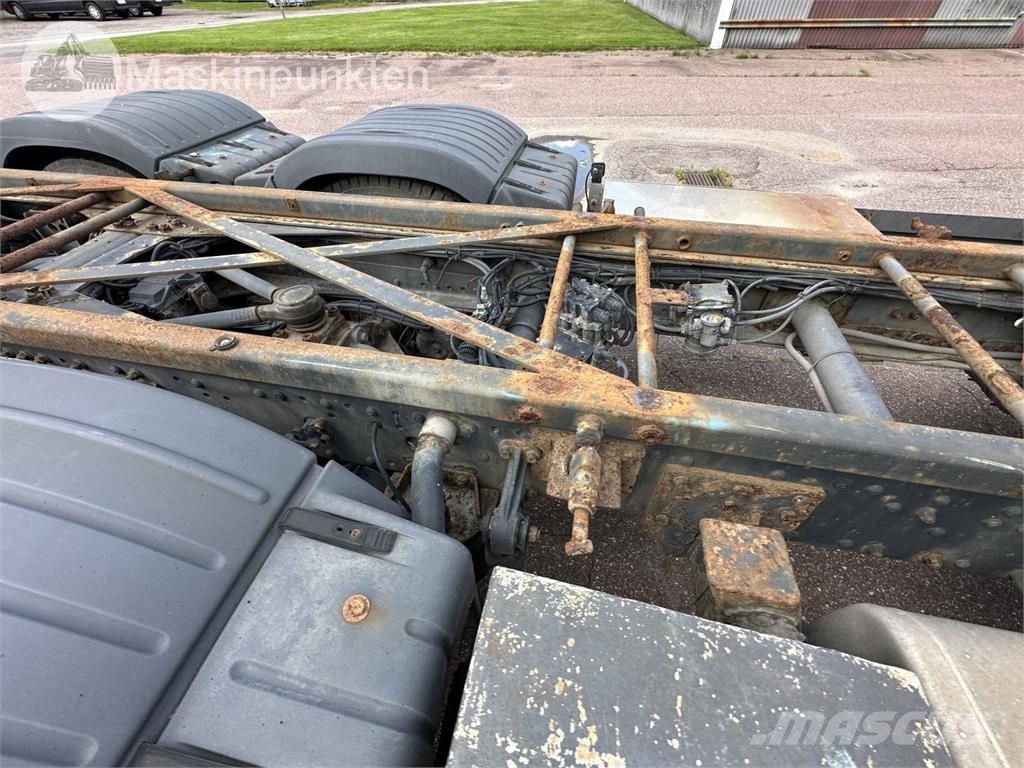MAN 28.530 6X2-2 LL Chassis met cabine