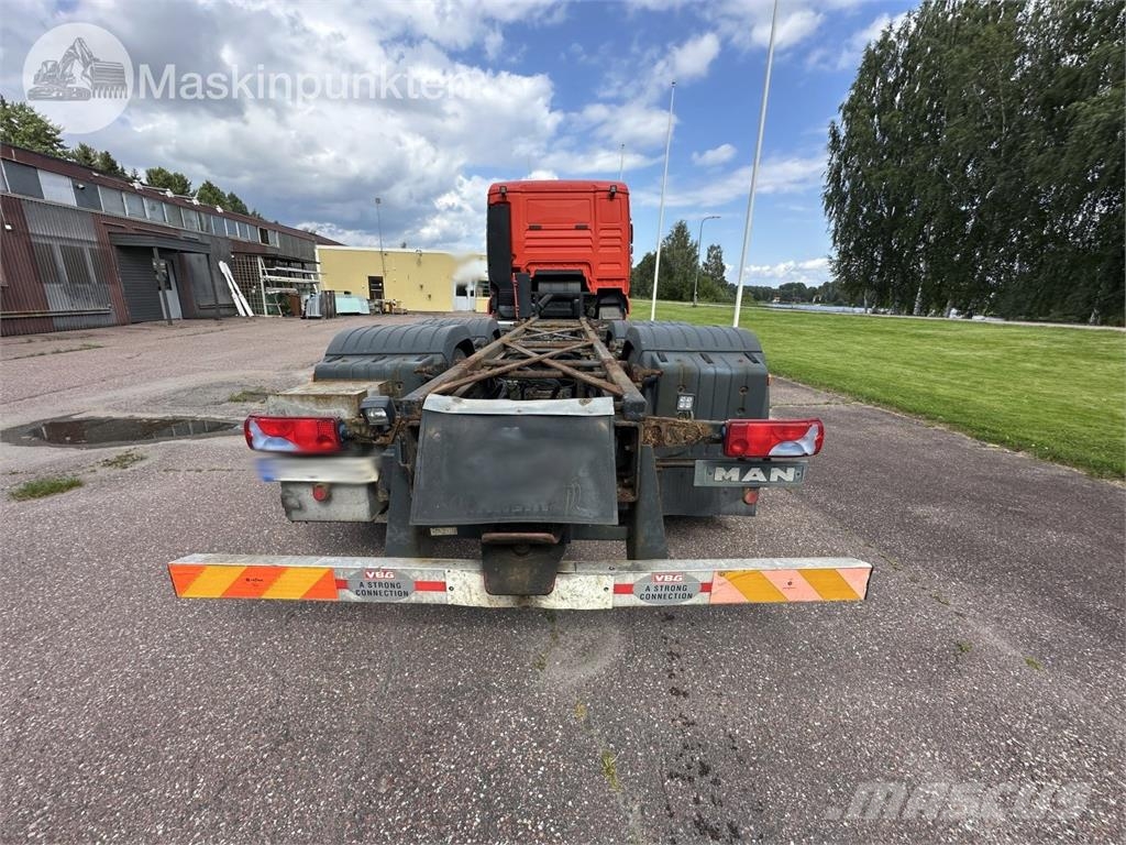 MAN 28.530 6X2-2 LL Chassis met cabine