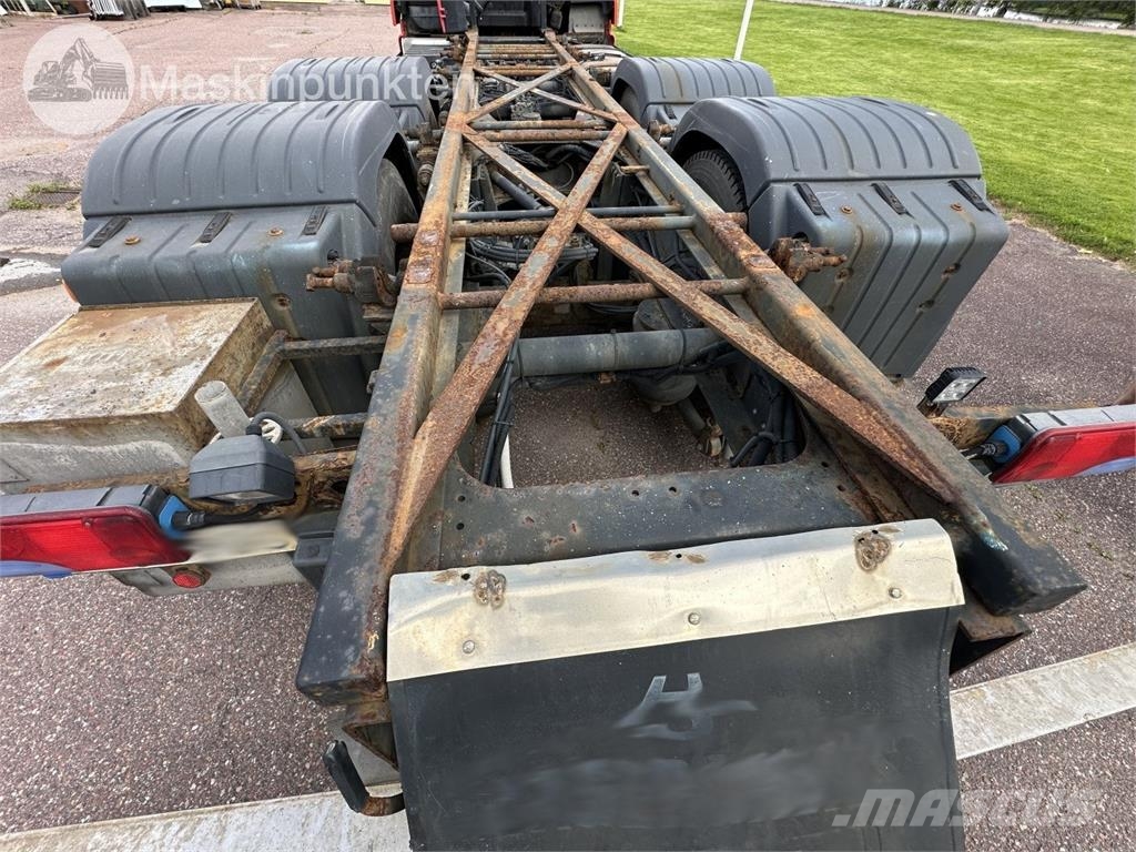 MAN 28.530 6X2-2 LL Chassis met cabine