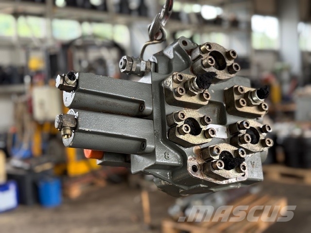 Liebherr R 934 B HYDRAULIC BLOCK هيدروليات