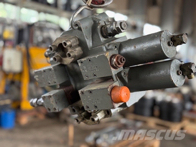 Liebherr R 934 B HYDRAULIC BLOCK هيدروليات