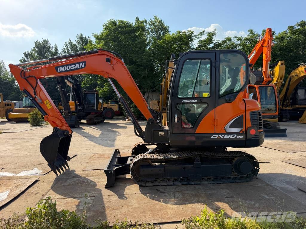 Doosan DX60 Гусеничні екскаватори