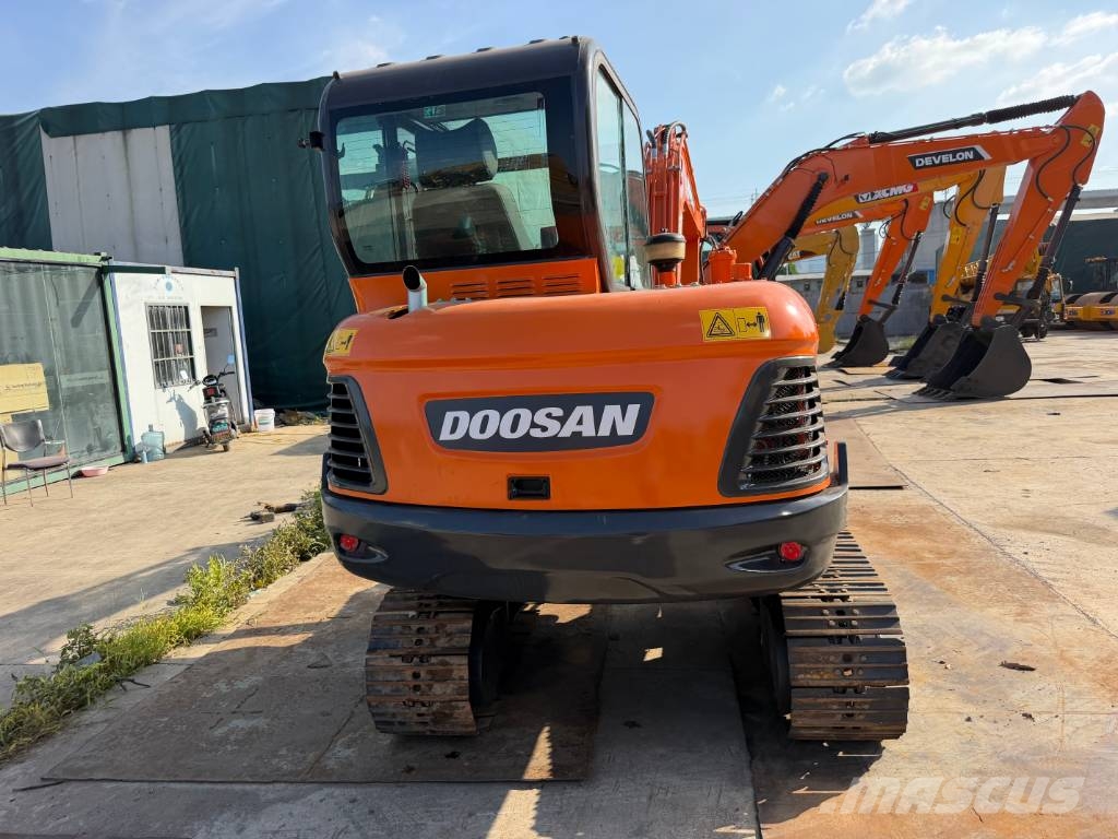 Doosan DX60 Гусеничні екскаватори