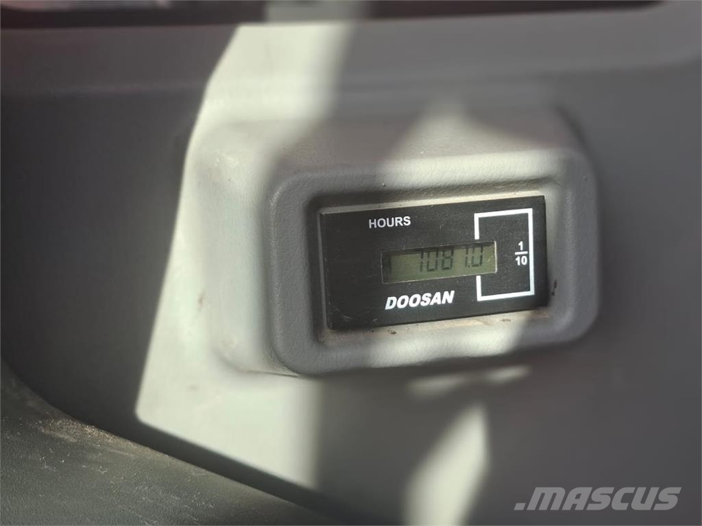Doosan DX140LCR-5 Telakaivukoneet