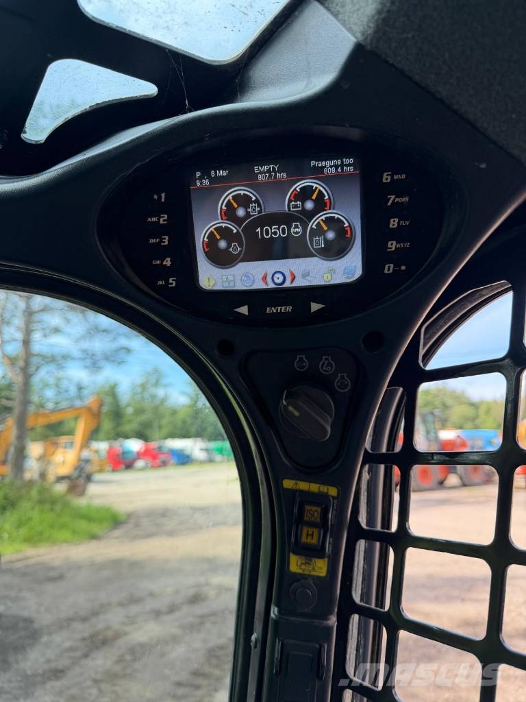 Bobcat T 590 لوادر انزلاقية التوجيه