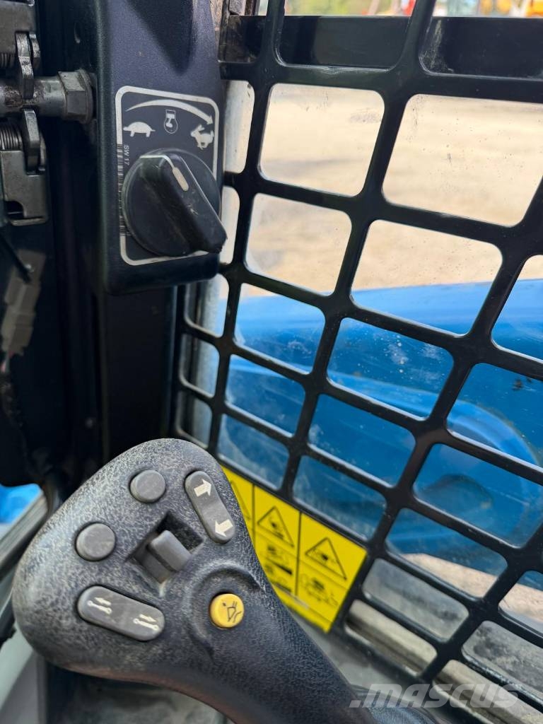 Bobcat T 590 لوادر انزلاقية التوجيه