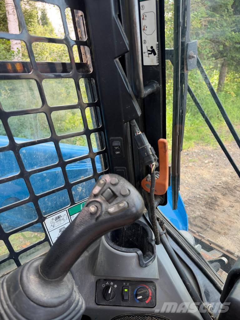 Bobcat T 590 لوادر انزلاقية التوجيه