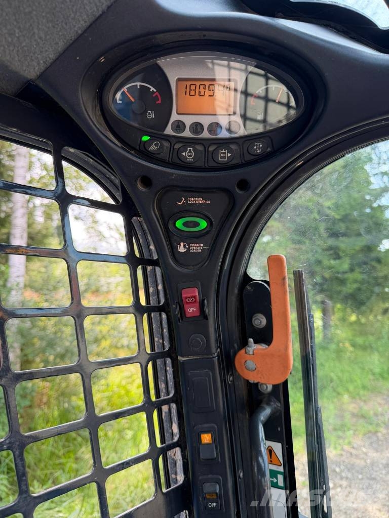 Bobcat T 590 لوادر انزلاقية التوجيه