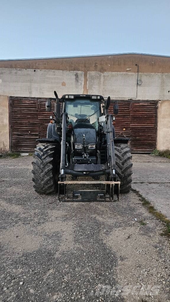 Valtra N 142 Versu 트랙터