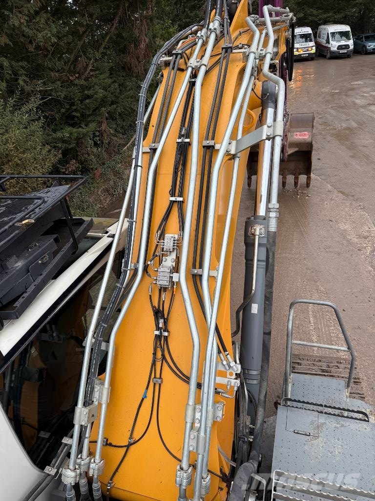 Liebherr R 930 Crawler excavators