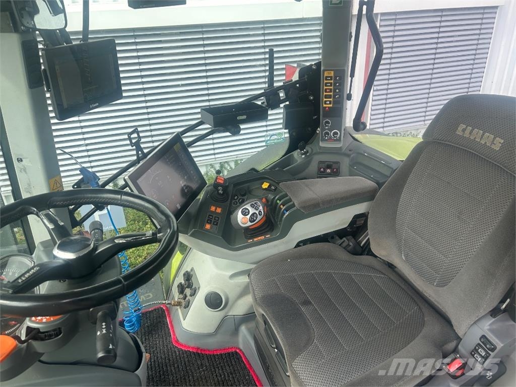 CLAAS Axion 870 Tractors