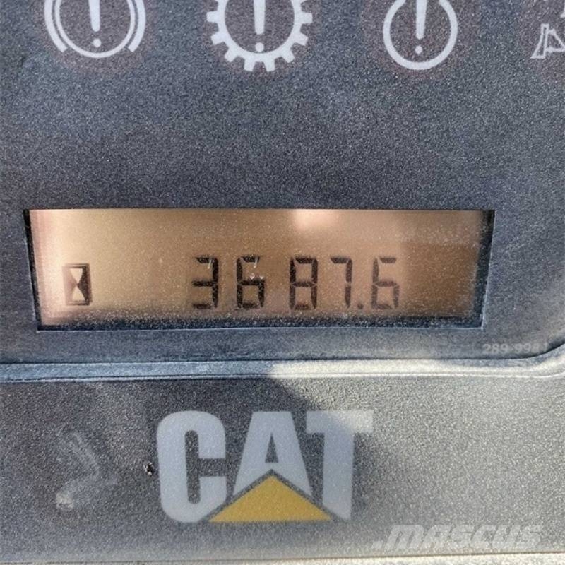 CAT D 7 R ブルドーザー