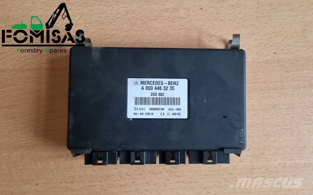 Mercedes-Benz Control Unit Module A0004463235 Elektronik