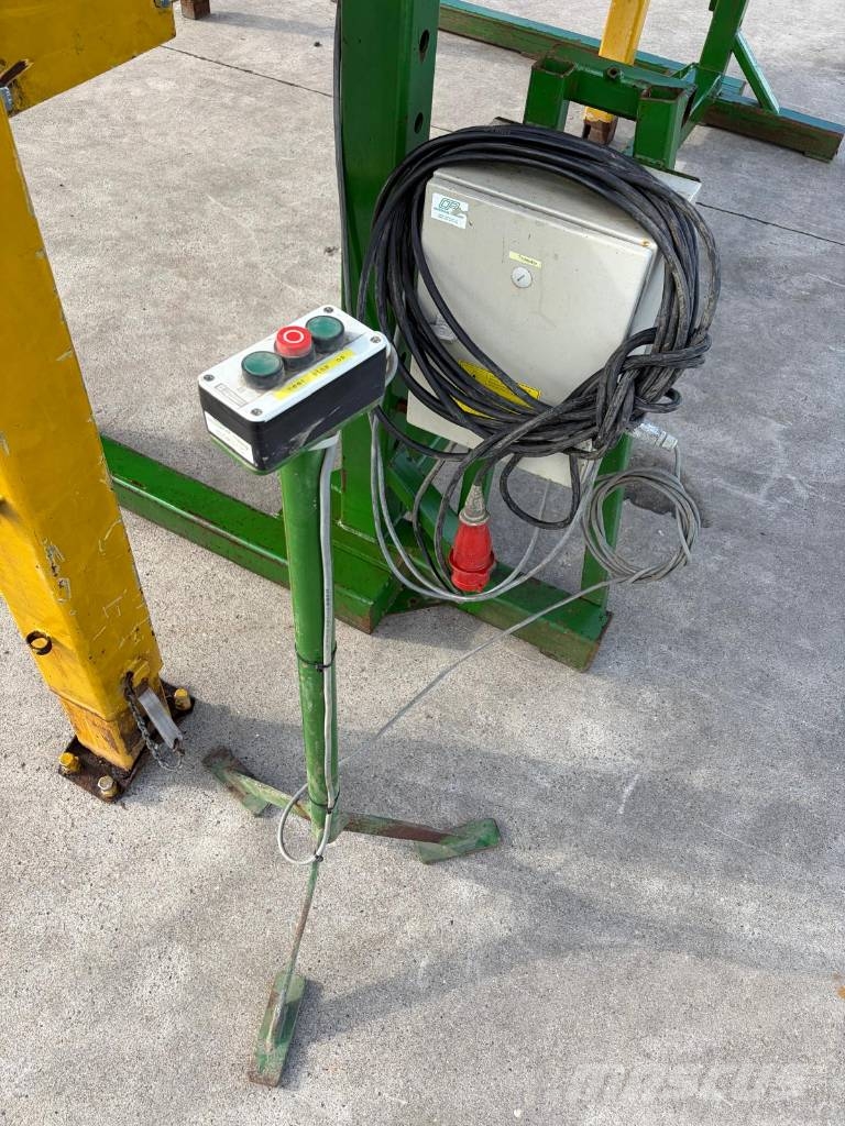 Unicum kantelaar met Mammouth Bunker Crop processing and storage units/machines - Others