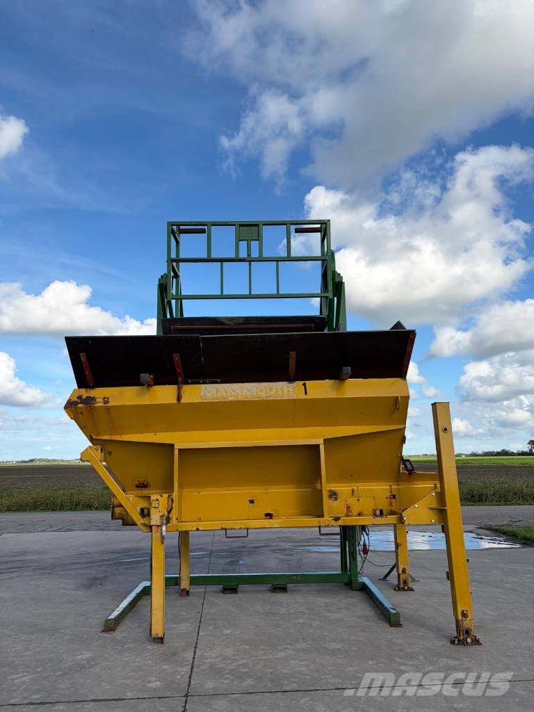 Unicum kantelaar met Mammouth Bunker Crop processing and storage units/machines - Others