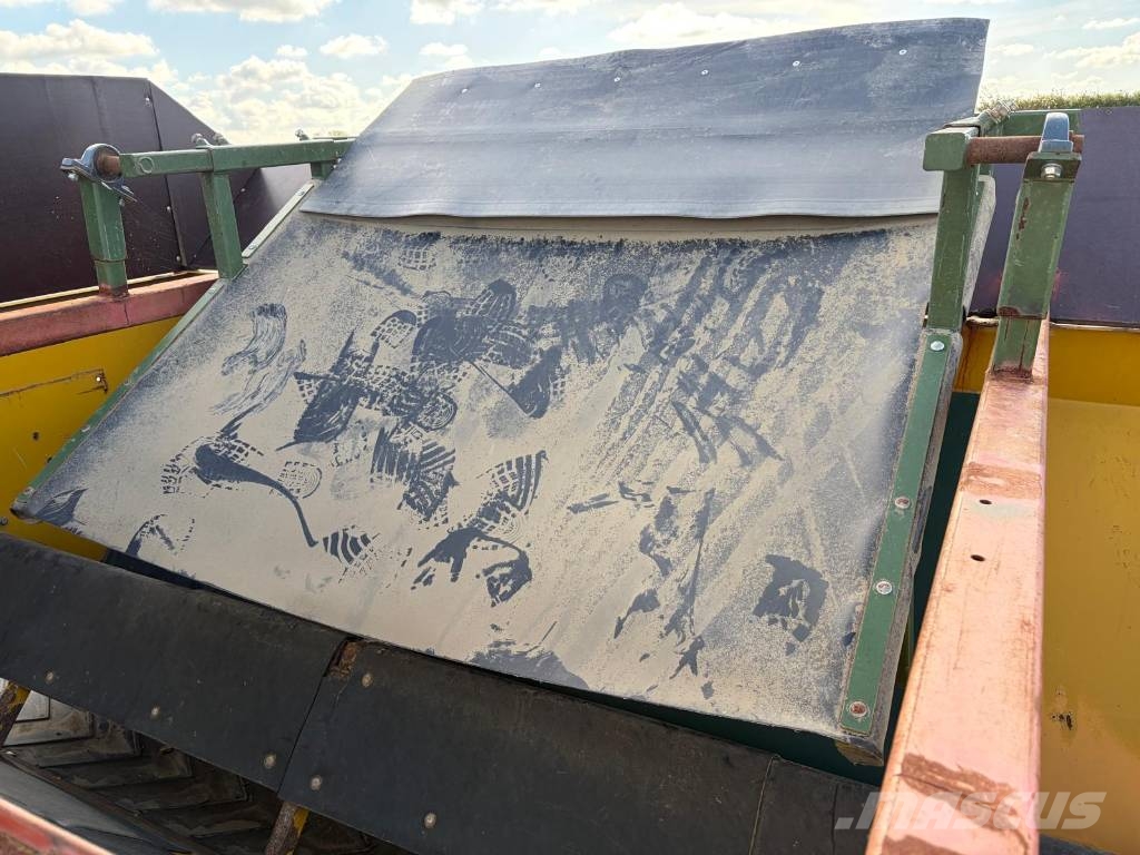 Unicum kantelaar met Mammouth Bunker Crop processing and storage units/machines - Others