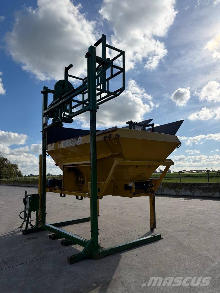 Unicum kantelaar met Mammouth Bunker Crop processing and storage units/machines - Others