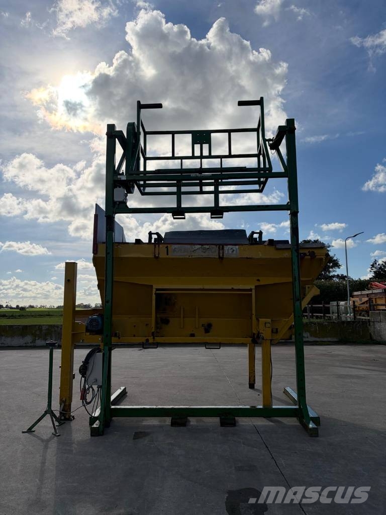 Unicum kantelaar met Mammouth Bunker Crop processing and storage units/machines - Others