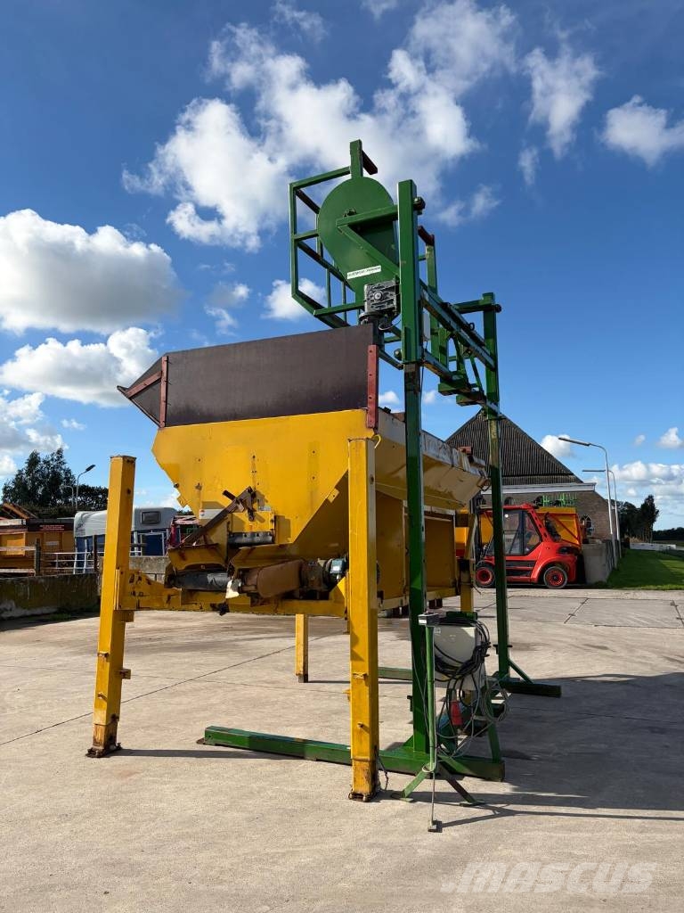Unicum kantelaar met Mammouth Bunker Crop processing and storage units/machines - Others