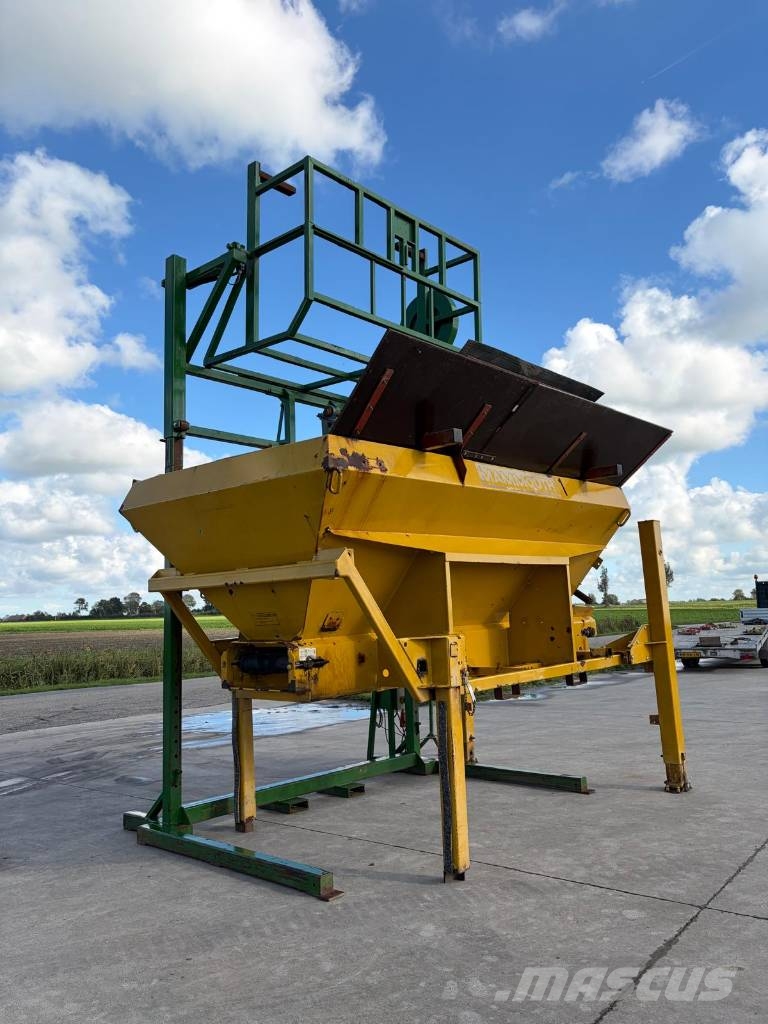 Unicum kantelaar met Mammouth Bunker Crop processing and storage units/machines - Others