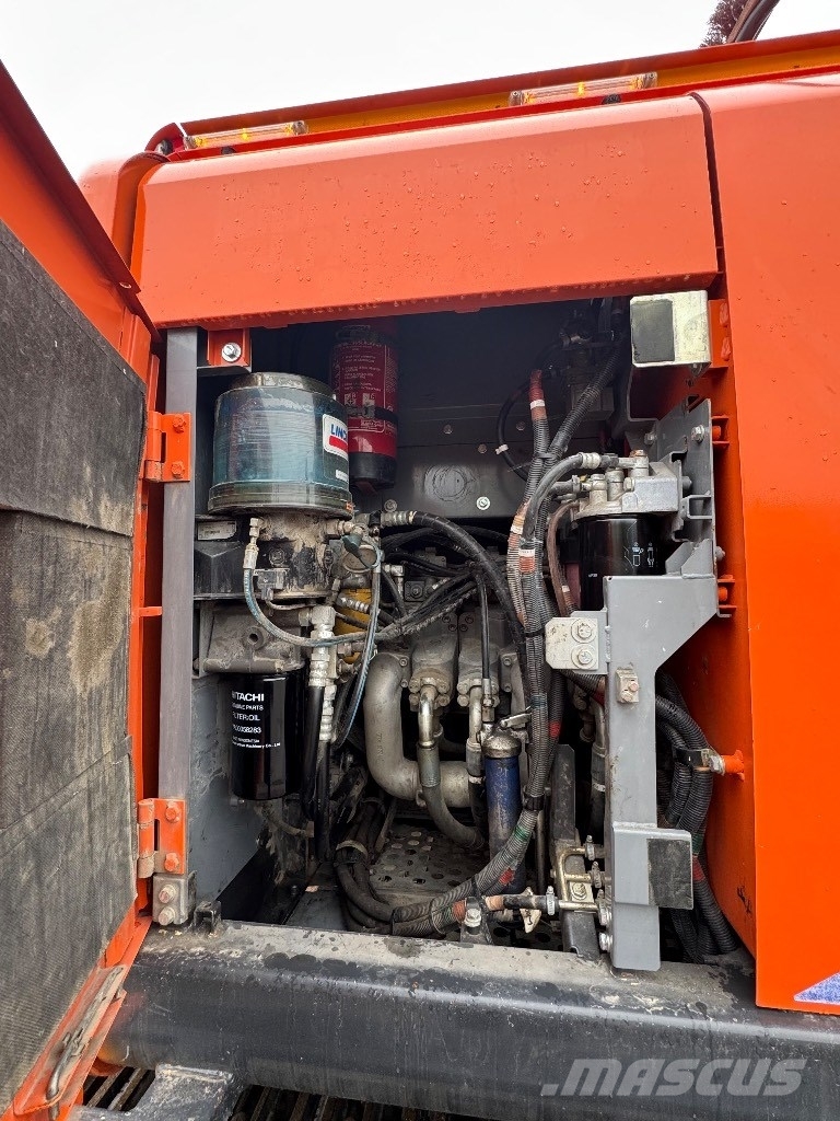 Hitachi ZX 225 US R LC-6 Верижен екскаватор