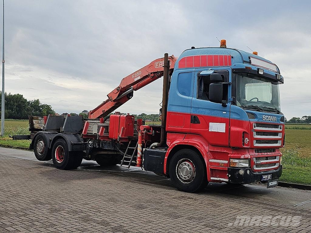 Scania R480 6X2 MANUAL CRANE Camiones de cama baja