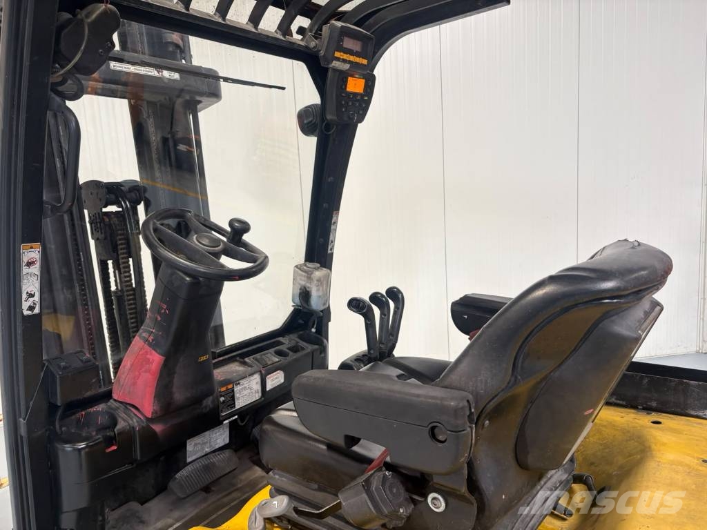 Yale ERP35VL شاحنات ذات رافعات شوكية تعمل بالكهرباء