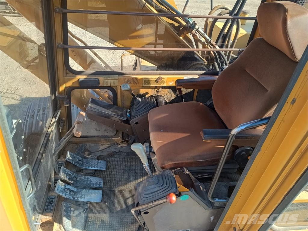Fiat-Hitachi FH200T KALLISTUVA LUISKAKAUHA Paletli ekskavatörler