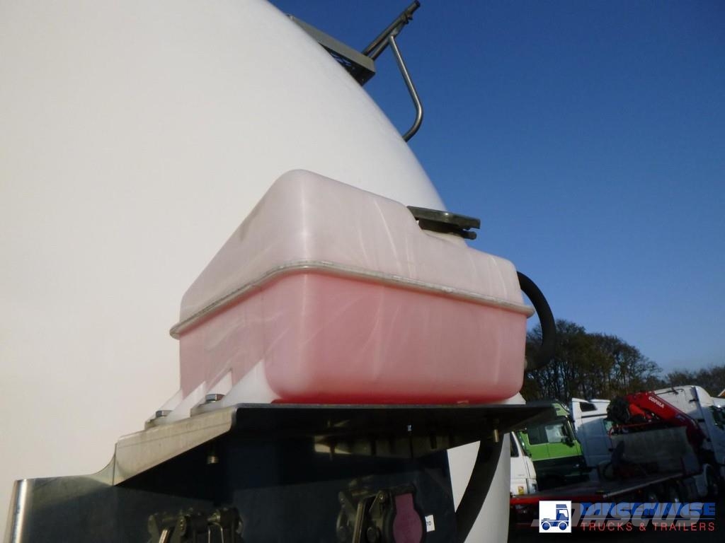 LAG Food tank inox 32m3 / 3 comp + pump + steam heatin Tankopleggers