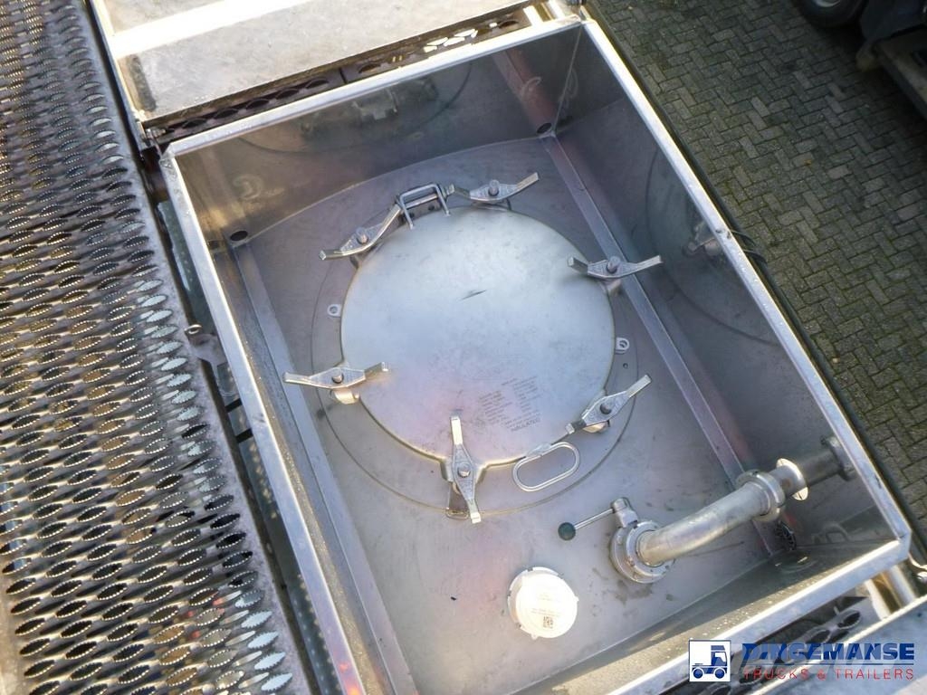 LAG Food tank inox 32m3 / 3 comp + pump + steam heatin Tankopleggers