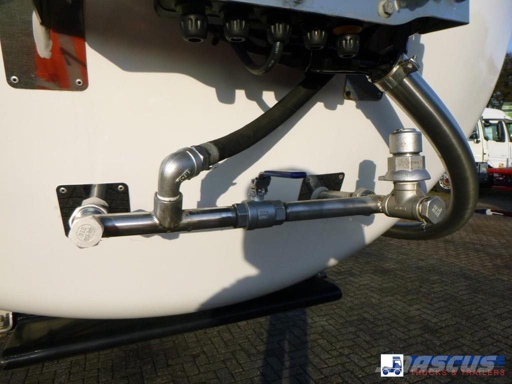 LAG Food tank inox 32m3 / 3 comp + pump + steam heatin Tankopleggers