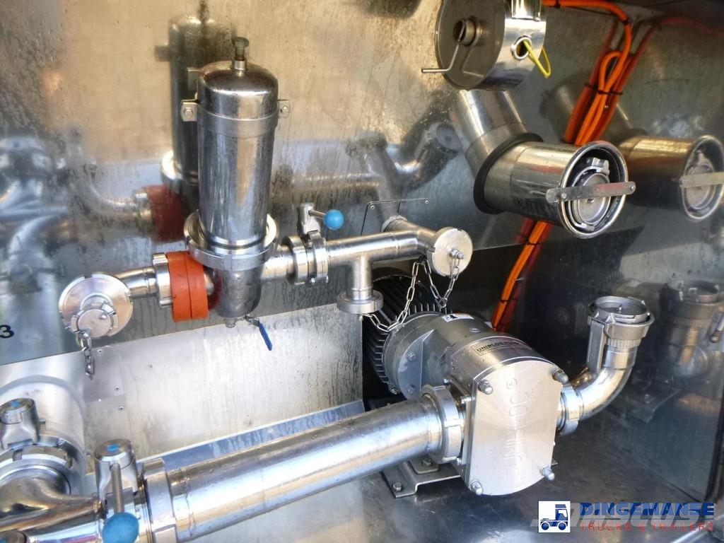 LAG Food tank inox 32m3 / 3 comp + pump + steam heatin Tankopleggers