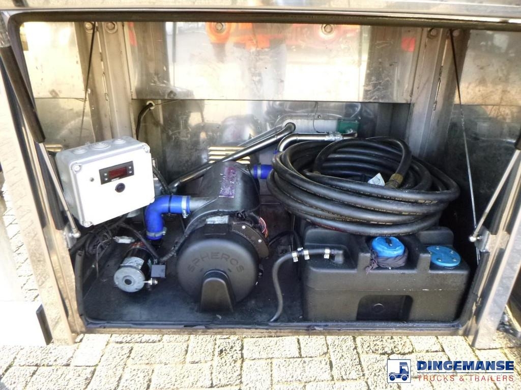 LAG Food tank inox 32m3 / 3 comp + pump + steam heatin Tankopleggers