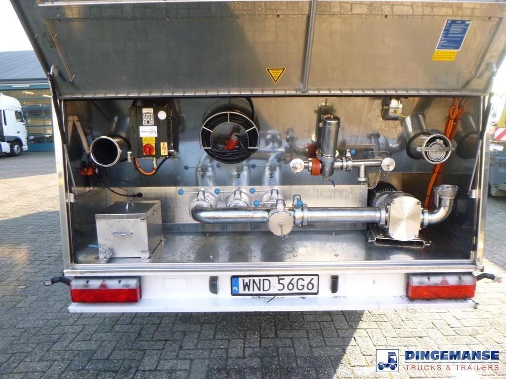LAG Food tank inox 32m3 / 3 comp + pump + steam heatin Tankopleggers
