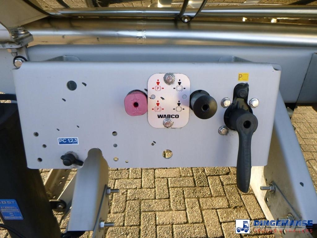 LAG Food tank inox 32m3 / 3 comp + pump + steam heatin Tankopleggers