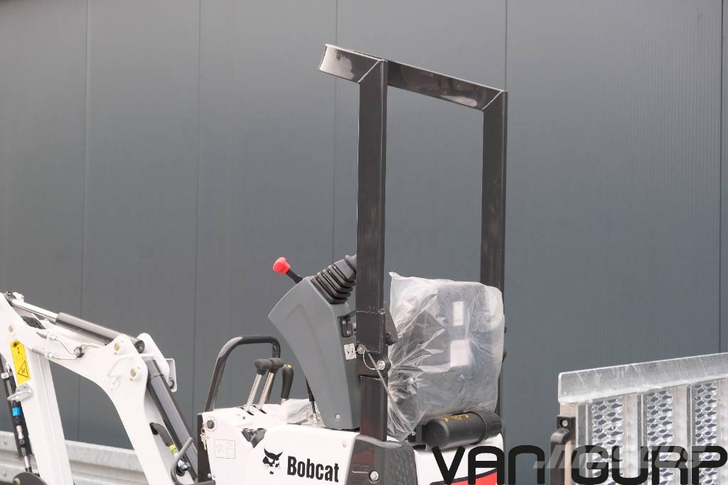 Bobcat E 10z | Inclusief machinetransporter Mini ekskavatori < 7 t