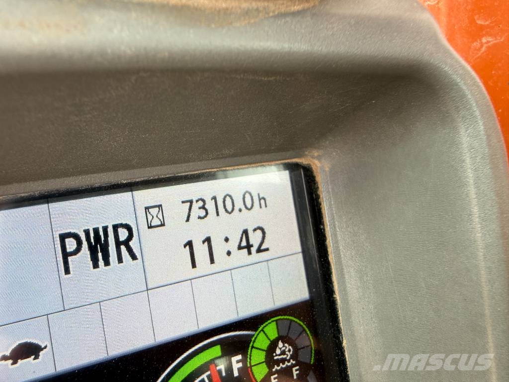 Hitachi ZX 210 LC-6 Gravemaskiner på larvebånd