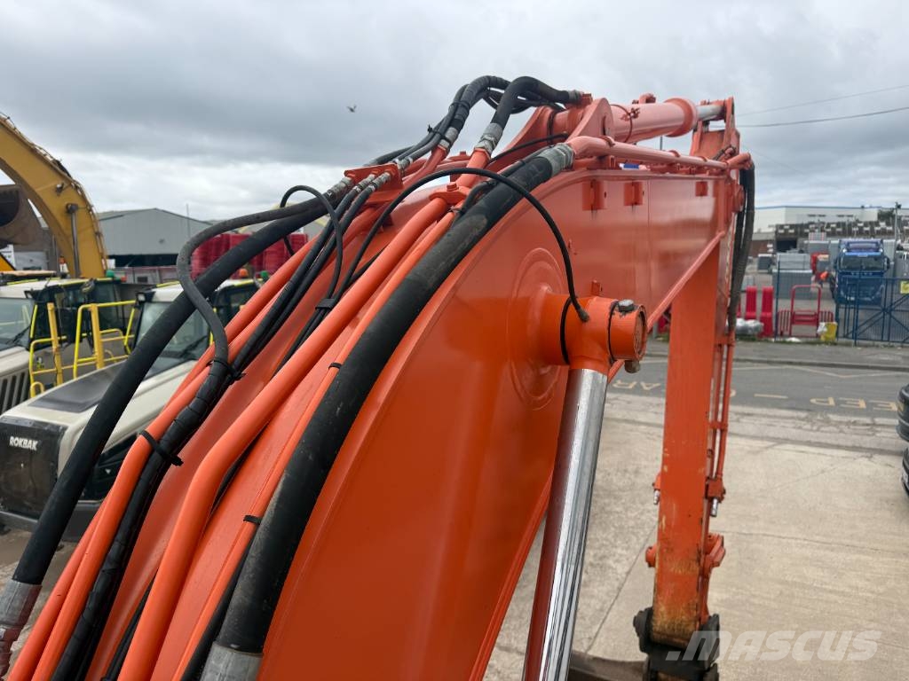 Hitachi ZX 210 LC-6 Gravemaskiner på larvebånd