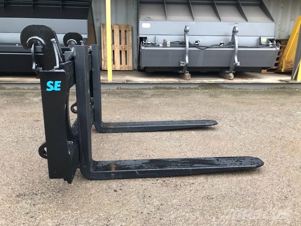  SE / Volvo 8 ton pallet forks Građevinarske viljuške
