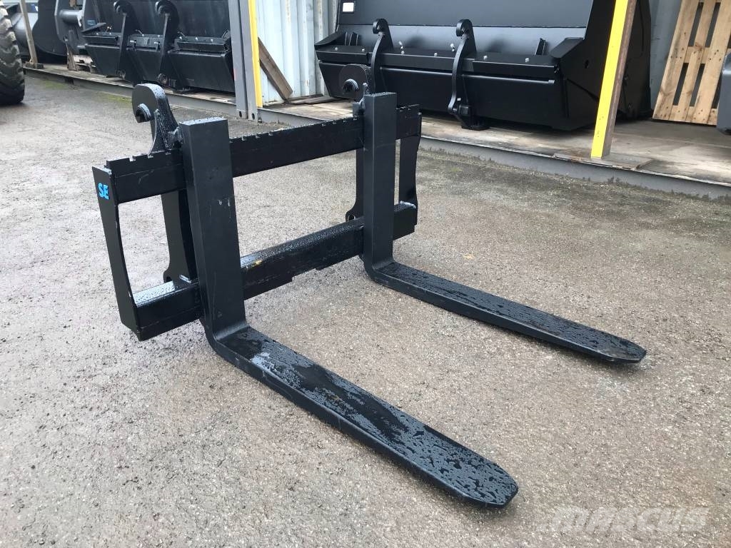  SE / Volvo 8 ton pallet forks Građevinarske viljuške