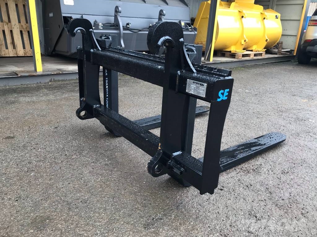  SE / Volvo 8 ton pallet forks Građevinarske viljuške