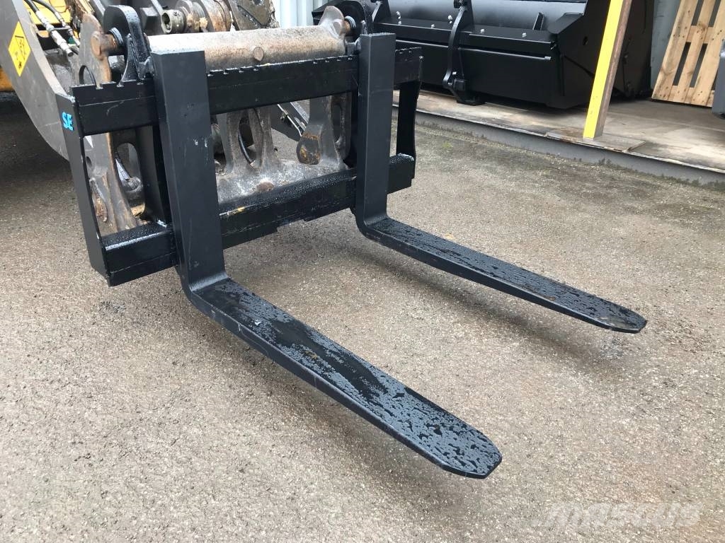  SE / Volvo 8 ton pallet forks Građevinarske viljuške