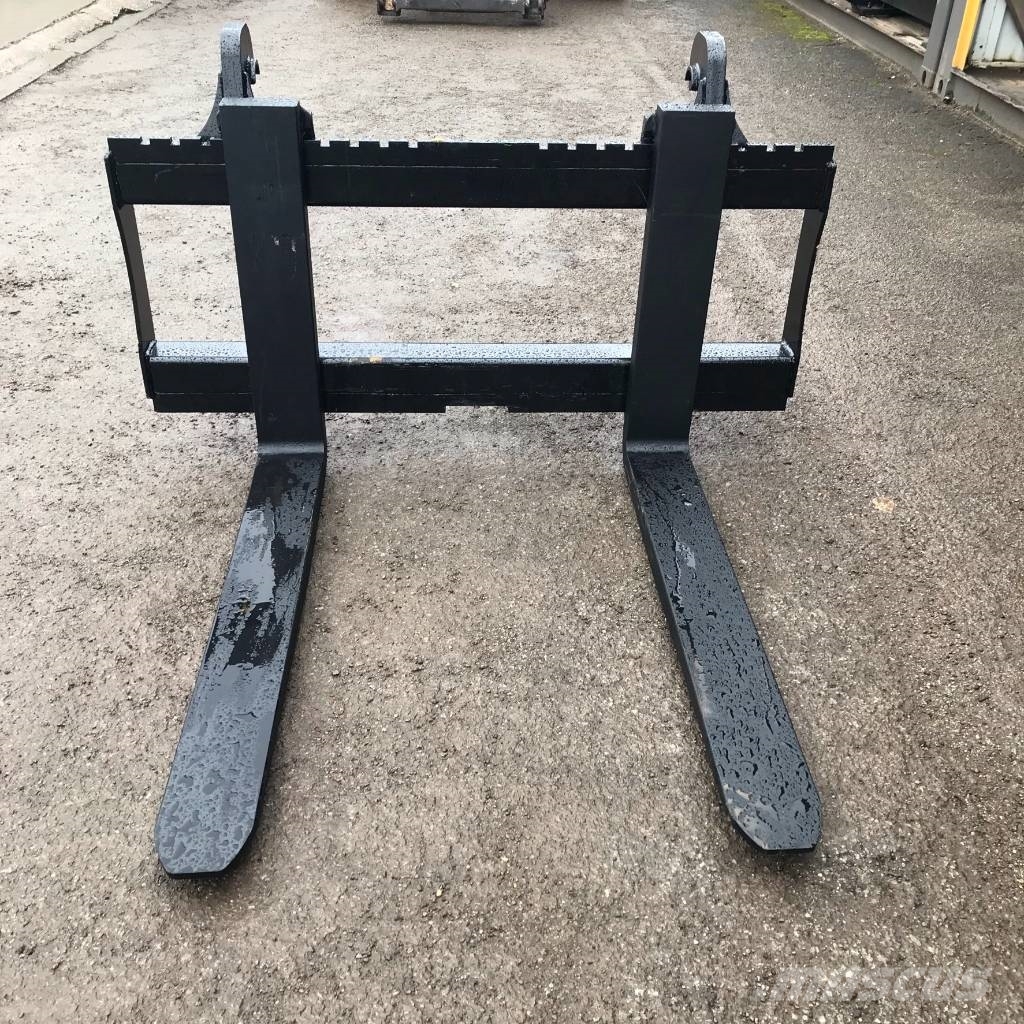 SE / Volvo 8 ton pallet forks Građevinarske viljuške