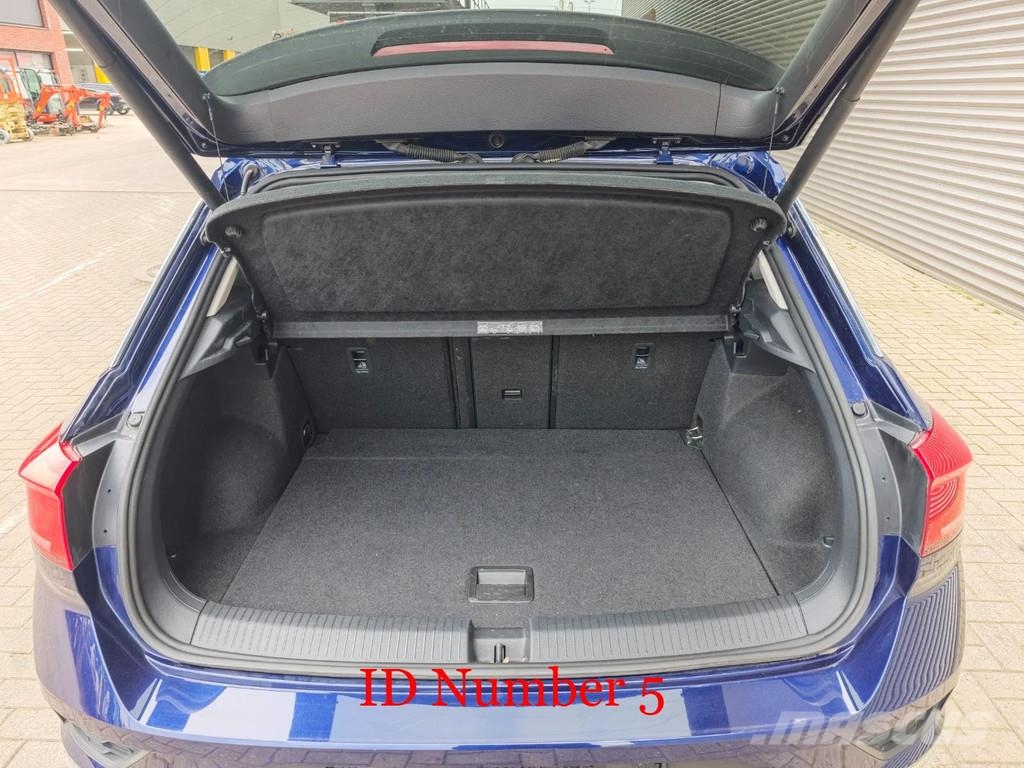 Volkswagen T-Roc 2.0 United Kistehergépjárművek